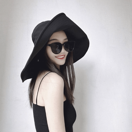 Extra Wide Brim Bucket Hat  for Women.